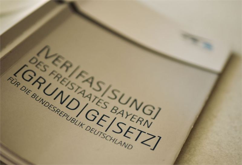 Politik u. Gesellschaft